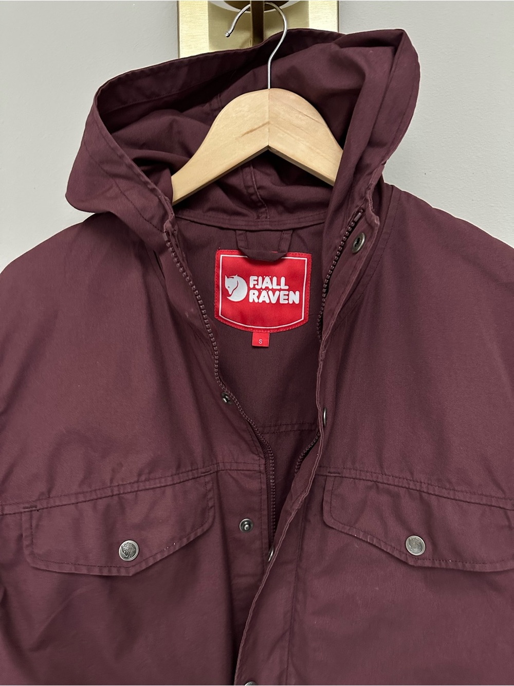 Fjallraven Women’s Hooded Field Jacket in Burgundy